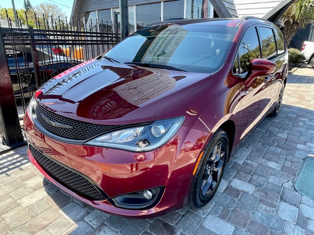 Used 2018 Chrysler Pacifica Touring-L w/ Premium Audio Group FWD image 6