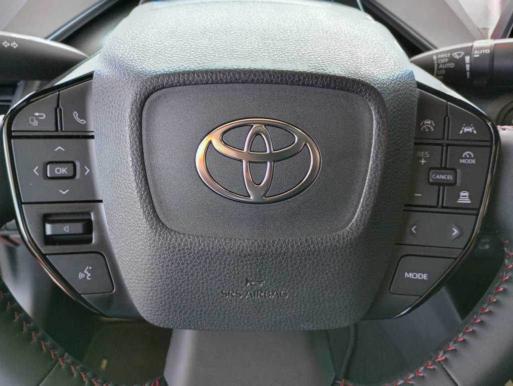 Used 2026 Toyota Prius Plug-In Hybrid FWD image 16