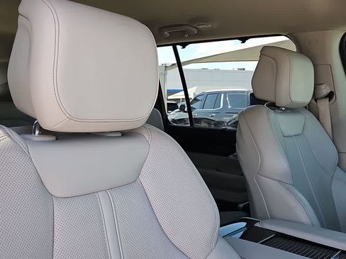 Used 2024 Jeep Wagoneer 4WD w/ Convenience Group I image 18