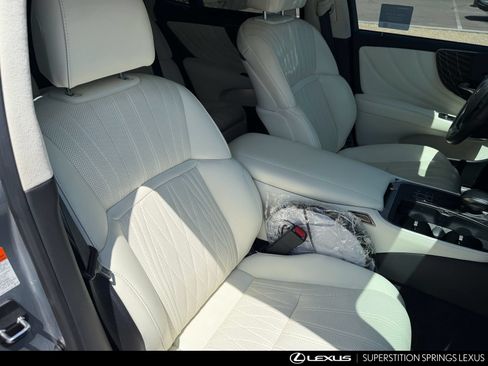 Used 2023 Lexus LS 500h AWD w/ Luxury Package image 34