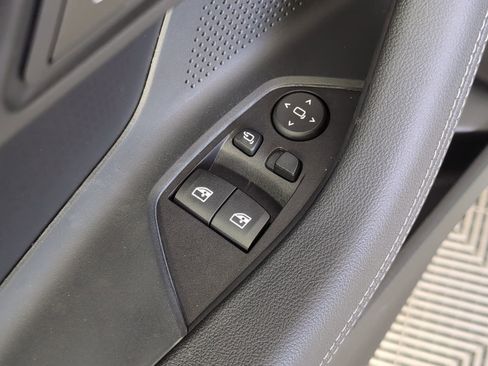 Used 2025 BMW 230i Coupe w/ Convenience Package image 10