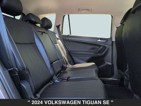Used 2024 Volkswagen Tiguan SE AWD/4WD image 29