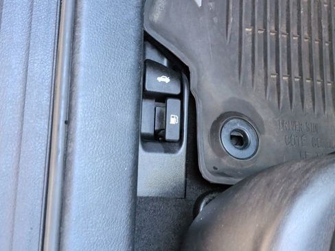 Used 2017 Toyota Camry SE w/ Moonroof Package FWD image 12
