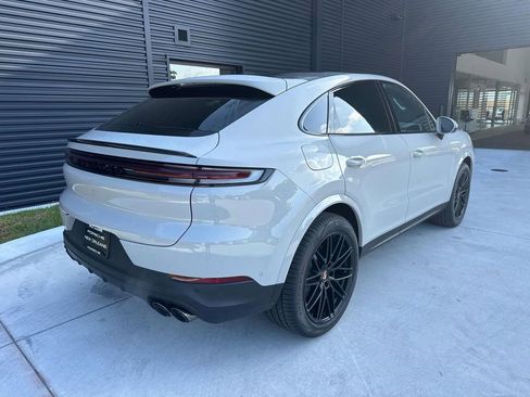 New 2026 Porsche Cayenne Coupe AWD/4WD image 11