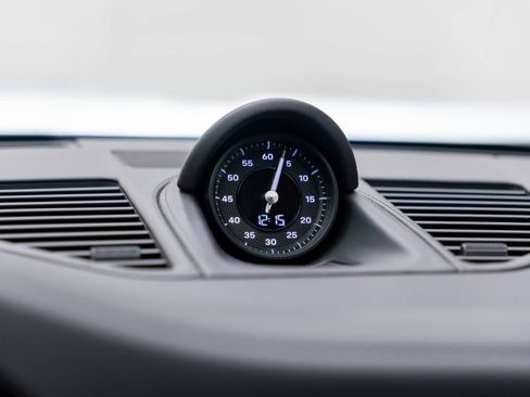 Certified 2025 Porsche 911 Carrera RWD image 34