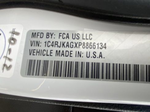 Used 2023 Jeep Grand Cherokee L Laredo image 26