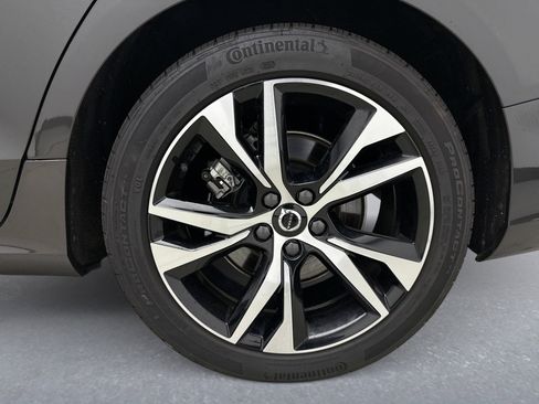 Used 2025 Volvo S60 B5 Plus image 22