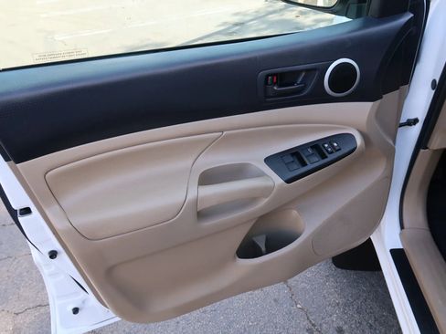 Used 2014 Toyota Tacoma PreRunner image 14