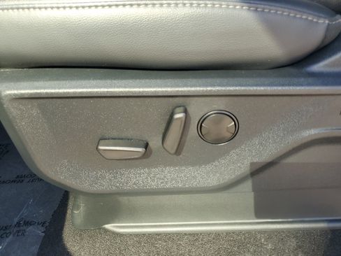 Used 2025 Ford F150 Lariat w/ Equipment Group 501A Mid image 13