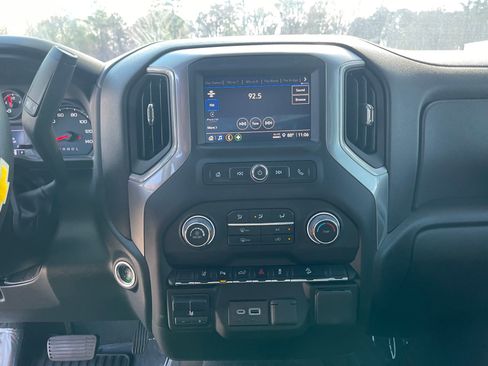 Used 2025 Chevrolet Silverado 2500 Custom w/ Custom Value Package image 17