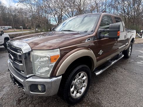 Used 2012 Ford F250 Lariat w/ Lariat Interior Pkg image 26