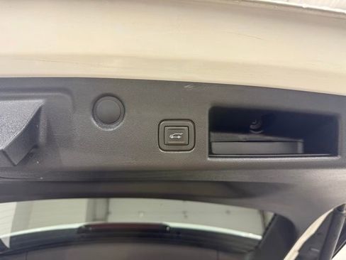 Used 2020 Chevrolet Equinox Premier image 9