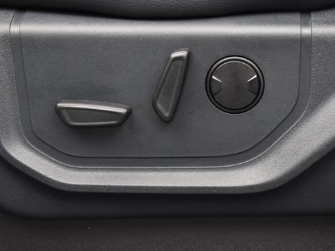 Used 2022 Ford F250 Lariat w/ Black Appearance Package image 9