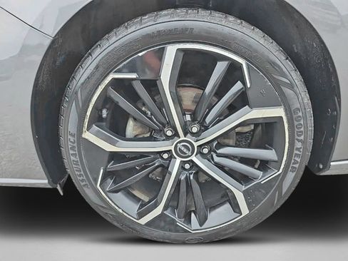 Used 2024 Nissan Altima 2.5 SR FWD image 9