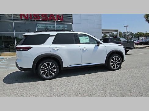 New 2026 Nissan Pathfinder Platinum FWD image 32