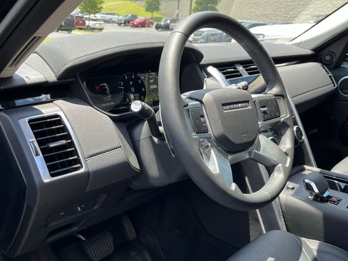 Used 2024 Land Rover Discovery S AWD/4WD image 23