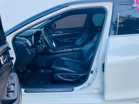 Used 2019 Nissan Maxima SR w/ Premium Package image 9