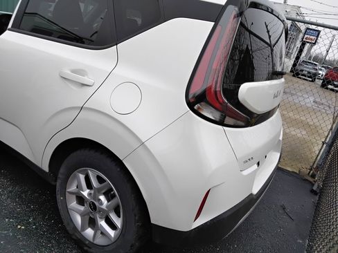 Used 2023 Kia Soul LX w/ LX Technology Package image 5