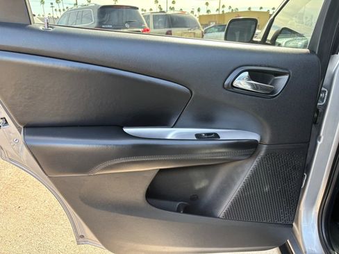 Used 2017 Dodge Journey SXT w/ Comfort/Convenience Group image 32