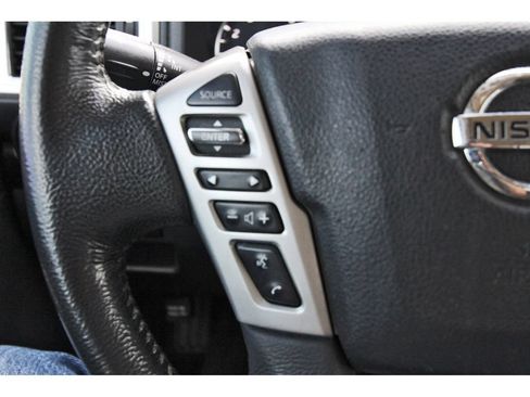 Used 2020 Nissan Titan SV w/ SV Convenience Package RWD image 11