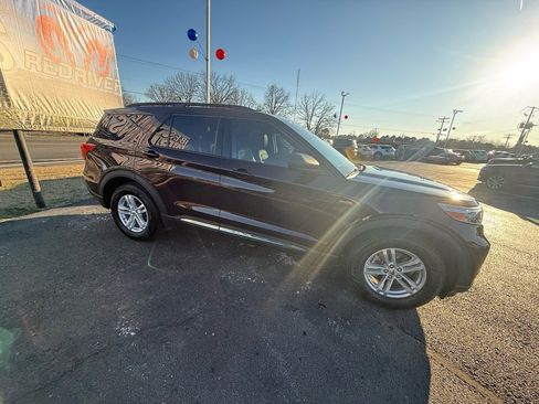 Used 2023 Ford Explorer XLT w/ Equipment Group 202A image 4