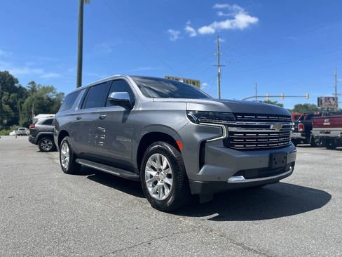 Used 2022 Chevrolet Suburban Premier AWD/4WD image 10