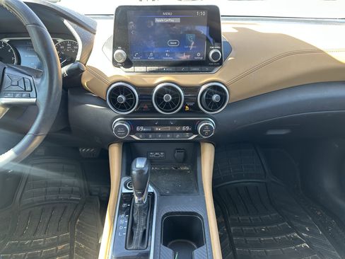 Used 2021 Nissan Sentra SV w/ SV Premium Package image 17