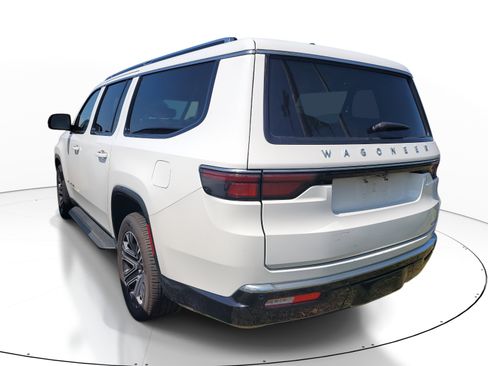 Used 2024 Jeep Wagoneer L Series II w/ Flexible Seating Group image 6