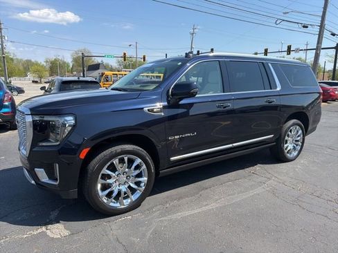 Used 2021 GMC Yukon XL Denali image 3