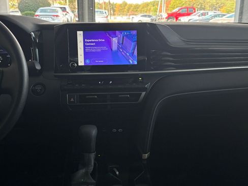 Used 2025 Toyota Camry LE image 18