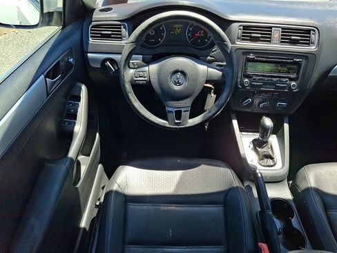 Used 2013 Volkswagen Jetta SE FWD image 11