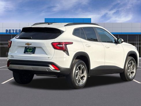 Used 2024 Chevrolet Trax LT FWD image 4