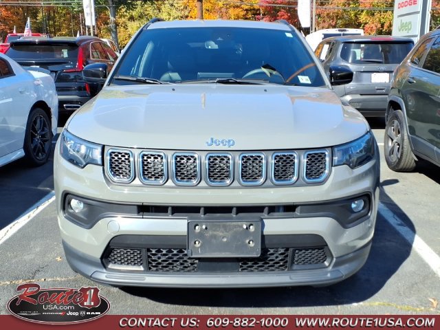 Used 2023 Jeep Compass Latitude w/ Convenience Group AWD/4WD image 2