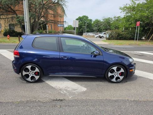 Used 2011 Volkswagen Golf 2-Door FWD image 4