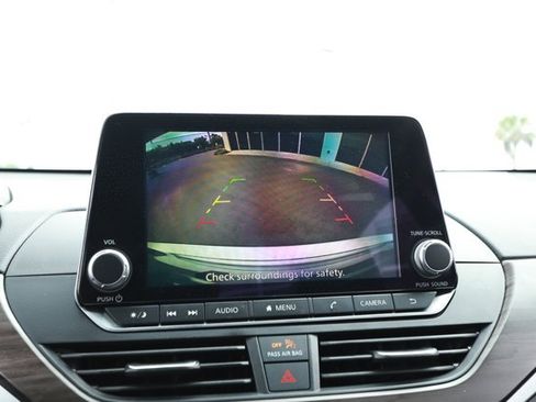 Used 2024 Nissan Altima 2.5 SV FWD image 17