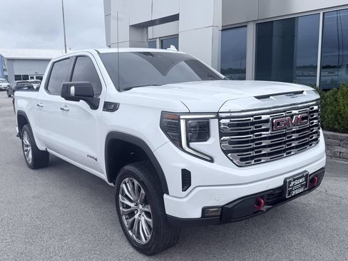Used 2023 GMC Sierra 1500 AT4 w/ Technology Package AWD/4WD image 3