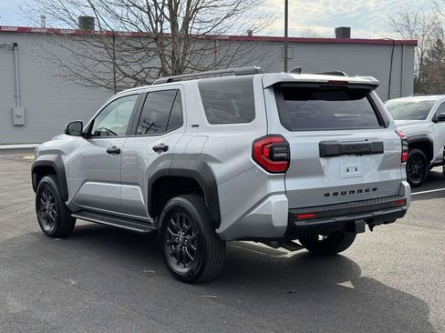Certified 2025 Toyota 4Runner SR5 AWD/4WD image 24