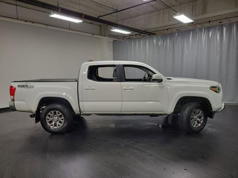 Used 2016 Toyota Tacoma SR5 w/ SR5 Appearance Package (SN) AWD/4WD image 9