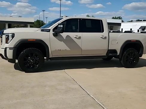 Used 2026 GMC Sierra 2500 AT4 w/ AT4 Premium Plus Package AWD/4WD image 5