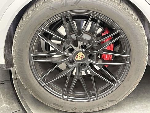 Used 2025 Porsche Cayenne S image 13
