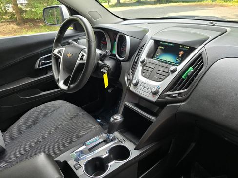 Used 2017 Chevrolet Equinox LT FWD image 11