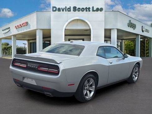 Used 2020 Dodge Challenger SXT image 5