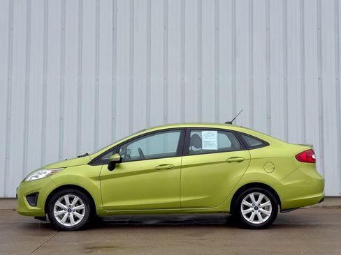 Used 2013 Ford Fiesta SE image 2