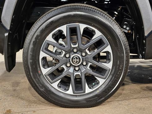 Used 2024 Toyota Tundra Limited AWD/4WD image 17