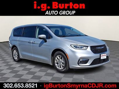 Used 2023 Chrysler Pacifica Touring-L