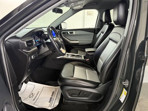 Used 2022 Ford Explorer XLT w/ Equipment Group 202A image 11