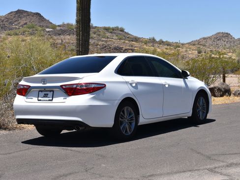 Used 2017 Toyota Camry SE w/ Moonroof Package FWD image 7