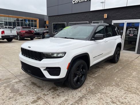 Certified 2023 Jeep Grand Cherokee Altitude image 3