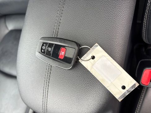 Used 2020 Toyota RAV4 XLE Premium image 28