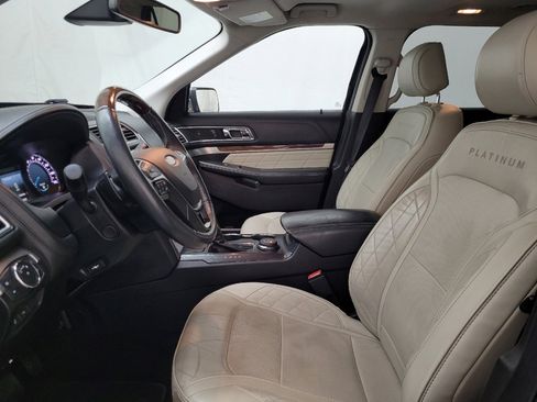 Used 2017 Ford Explorer Platinum image 17